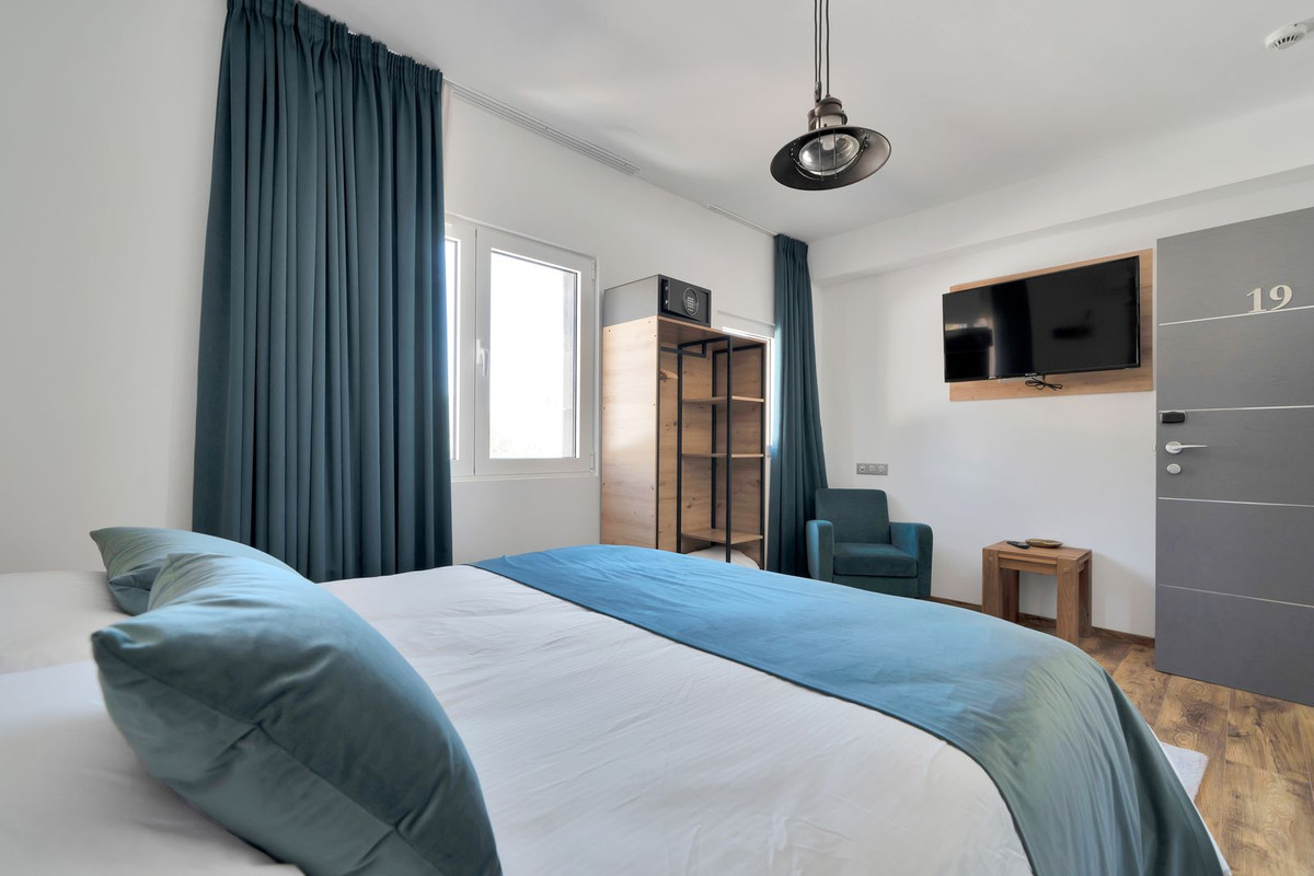 Se vende Villa - Chalet de 16 dormitorios en Costa Del Sol, Málaga, España