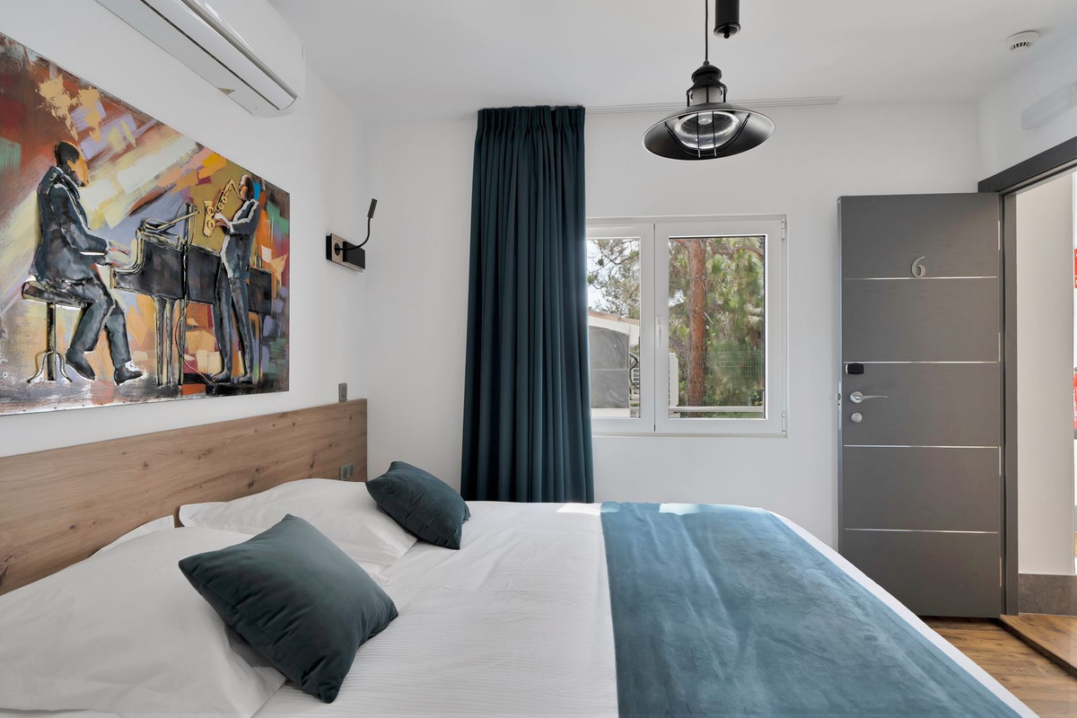 Se vende Villa - Chalet de 16 dormitorios en Costa Del Sol, Málaga, España