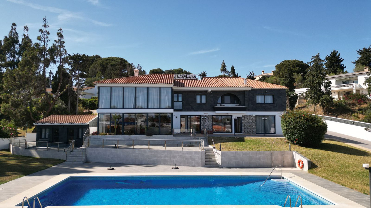 Se vende Villa - Chalet de 16 dormitorios en Costa Del Sol, Málaga, España