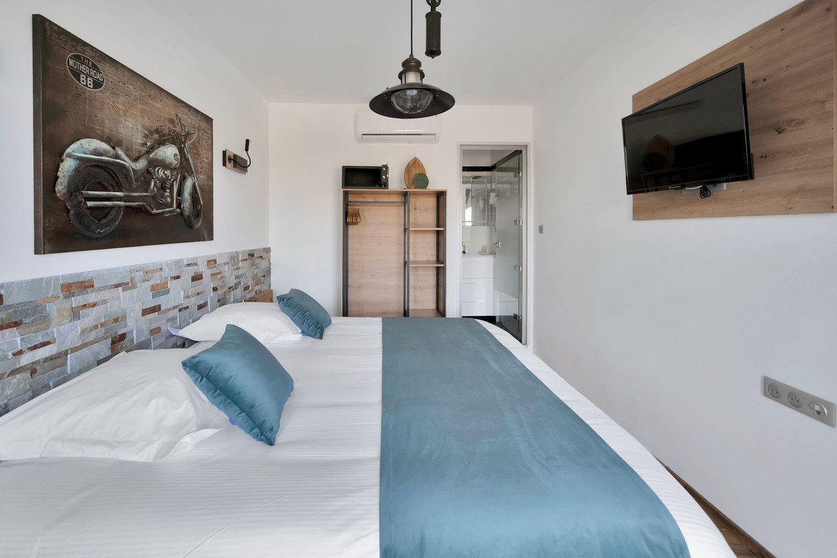 Se vende Villa - Chalet de 16 dormitorios en Costa Del Sol, Málaga, España