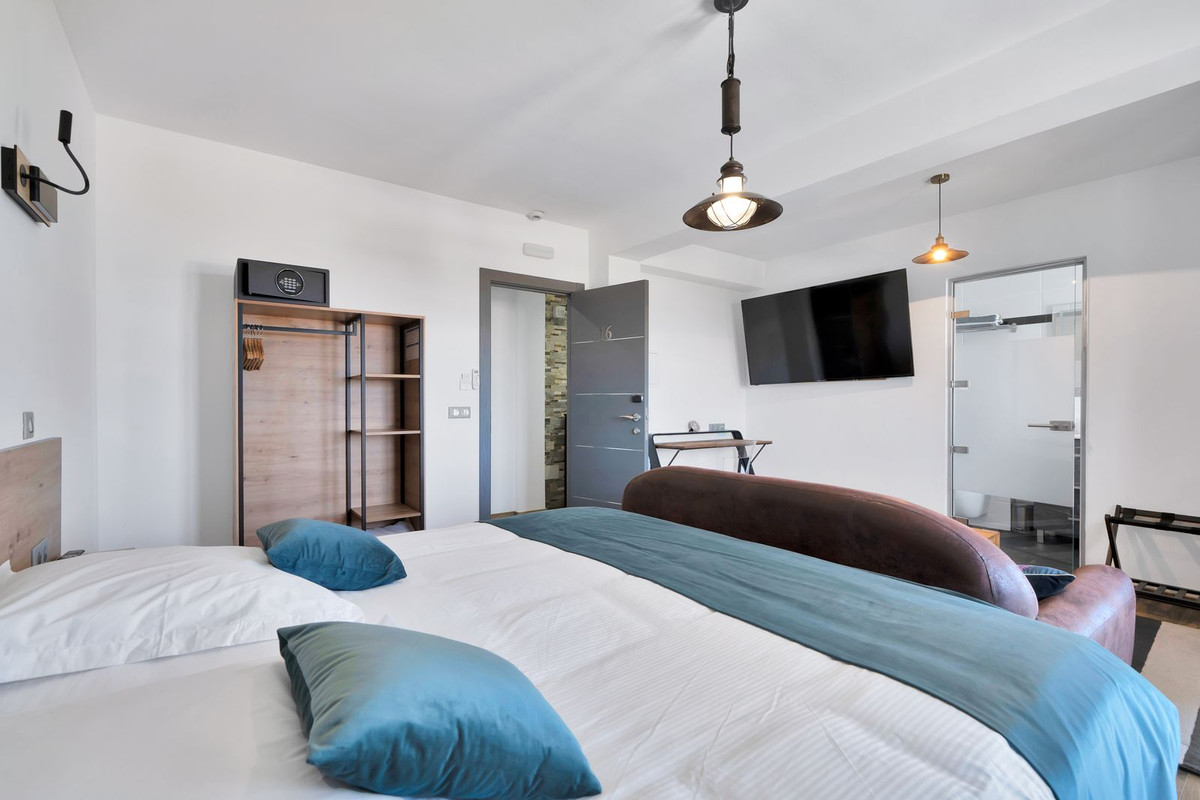 Se vende Villa - Chalet de 16 dormitorios en Costa Del Sol, Málaga, España