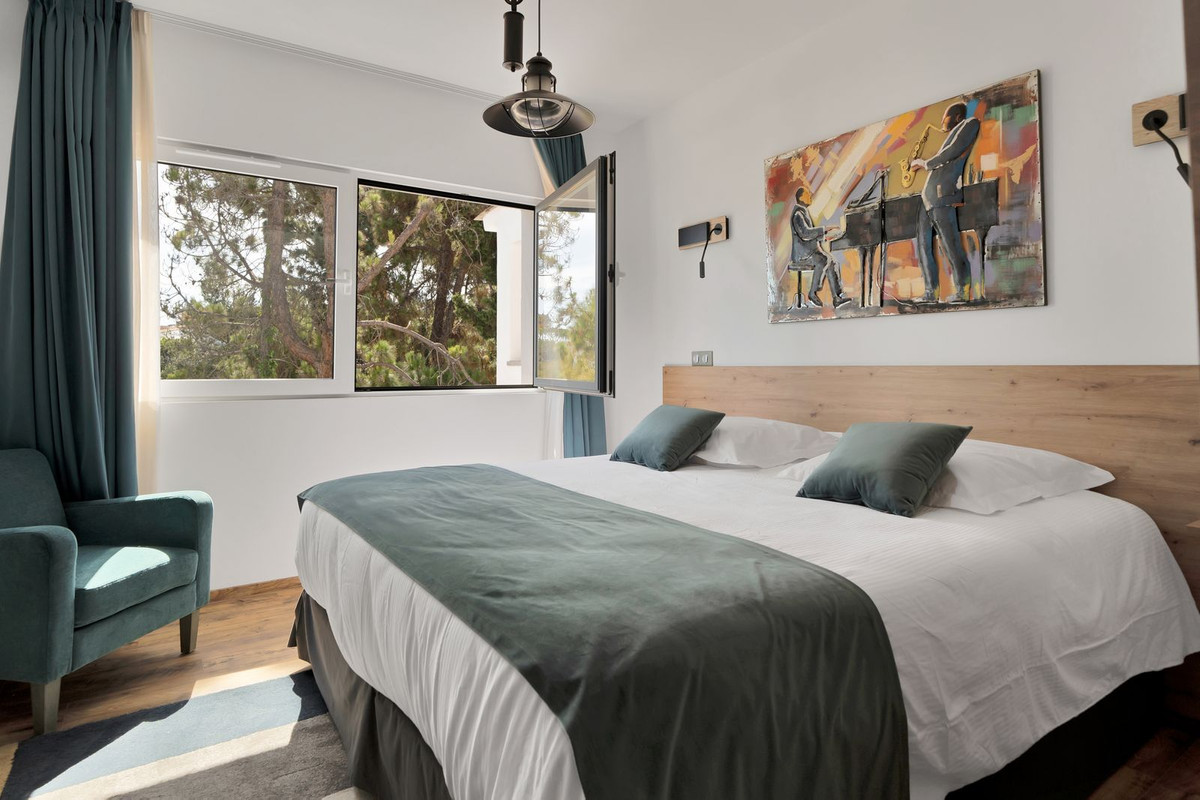 Se vende Villa - Chalet de 16 dormitorios en Costa Del Sol, Málaga, España