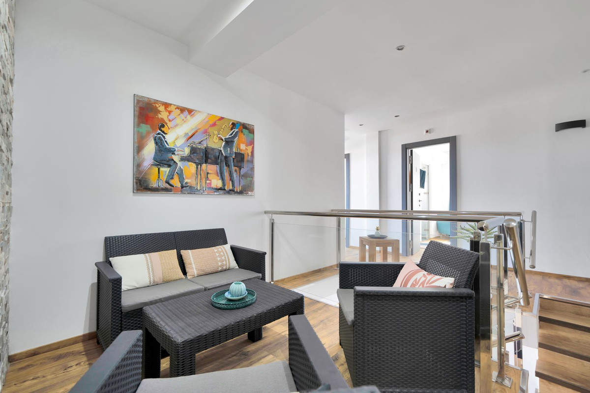 Se vende Villa - Chalet de 16 dormitorios en Costa Del Sol, Málaga, España