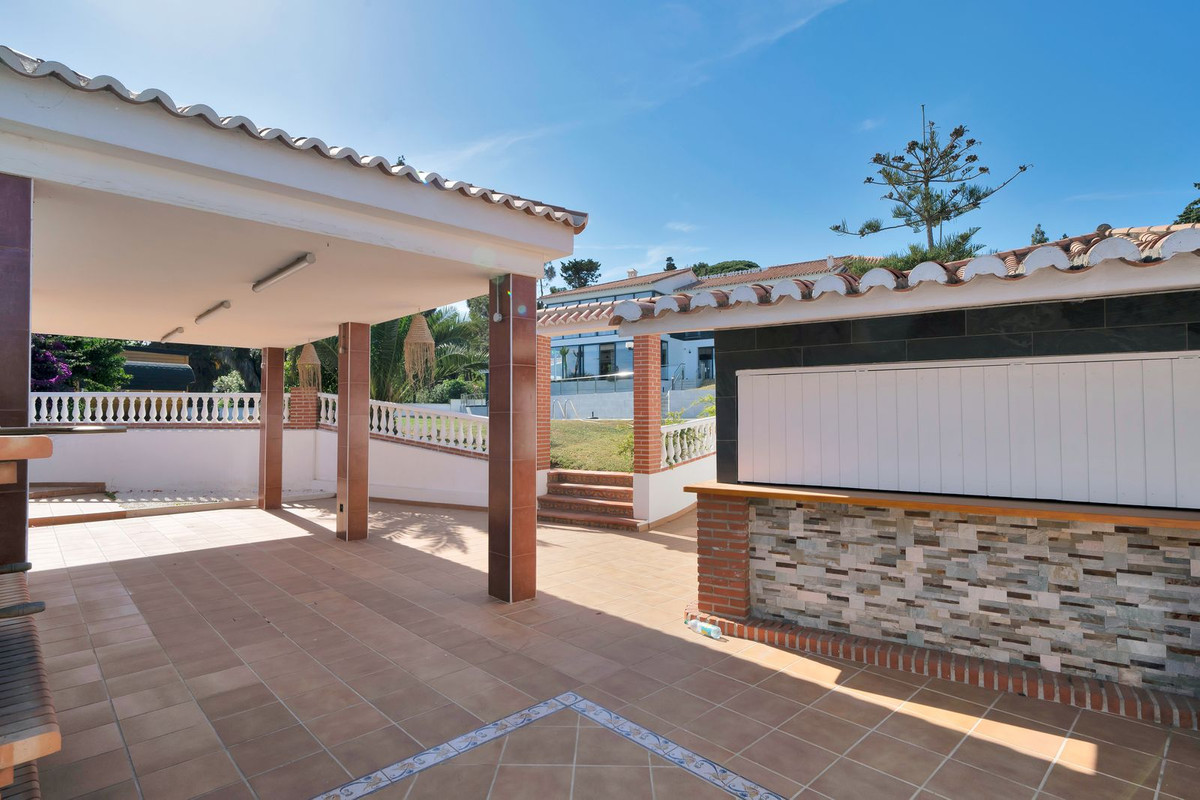 Se vende Villa - Chalet de 16 dormitorios en Costa Del Sol, Málaga, España