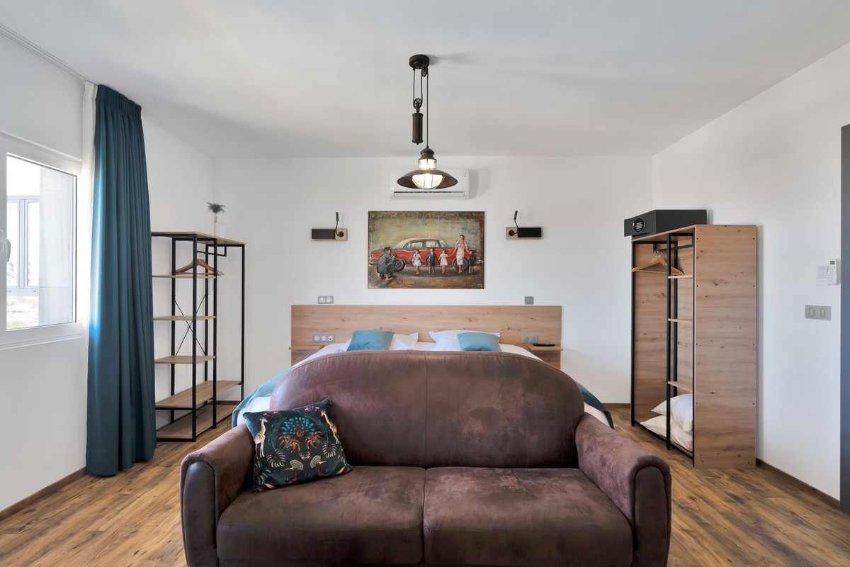 Se vende Villa - Chalet de 16 dormitorios en Costa Del Sol, Málaga, España