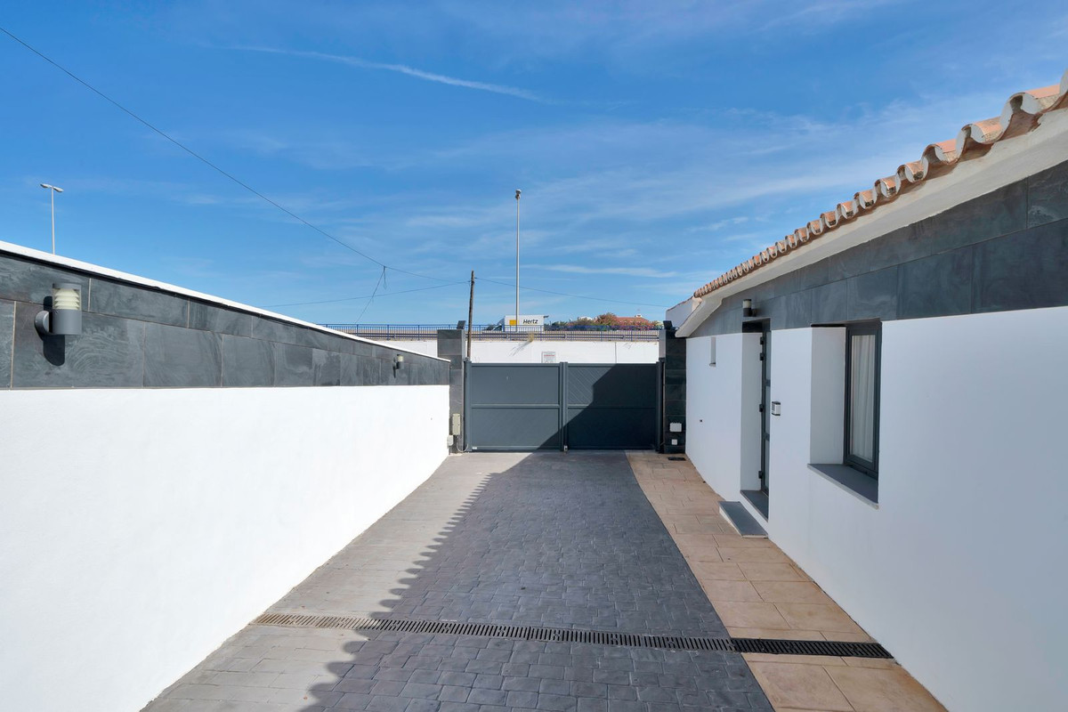 Se vende Villa - Chalet de 16 dormitorios en Costa Del Sol, Málaga, España