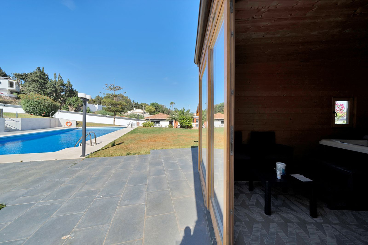 Se vende Villa - Chalet de 16 dormitorios en Costa Del Sol, Málaga, España