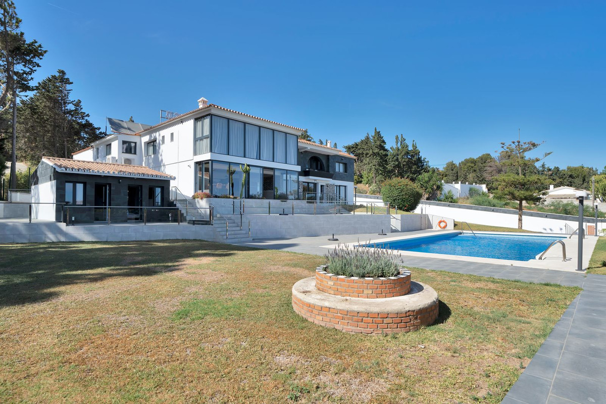 Se vende Villa - Chalet de 16 dormitorios en Costa Del Sol, Málaga, España