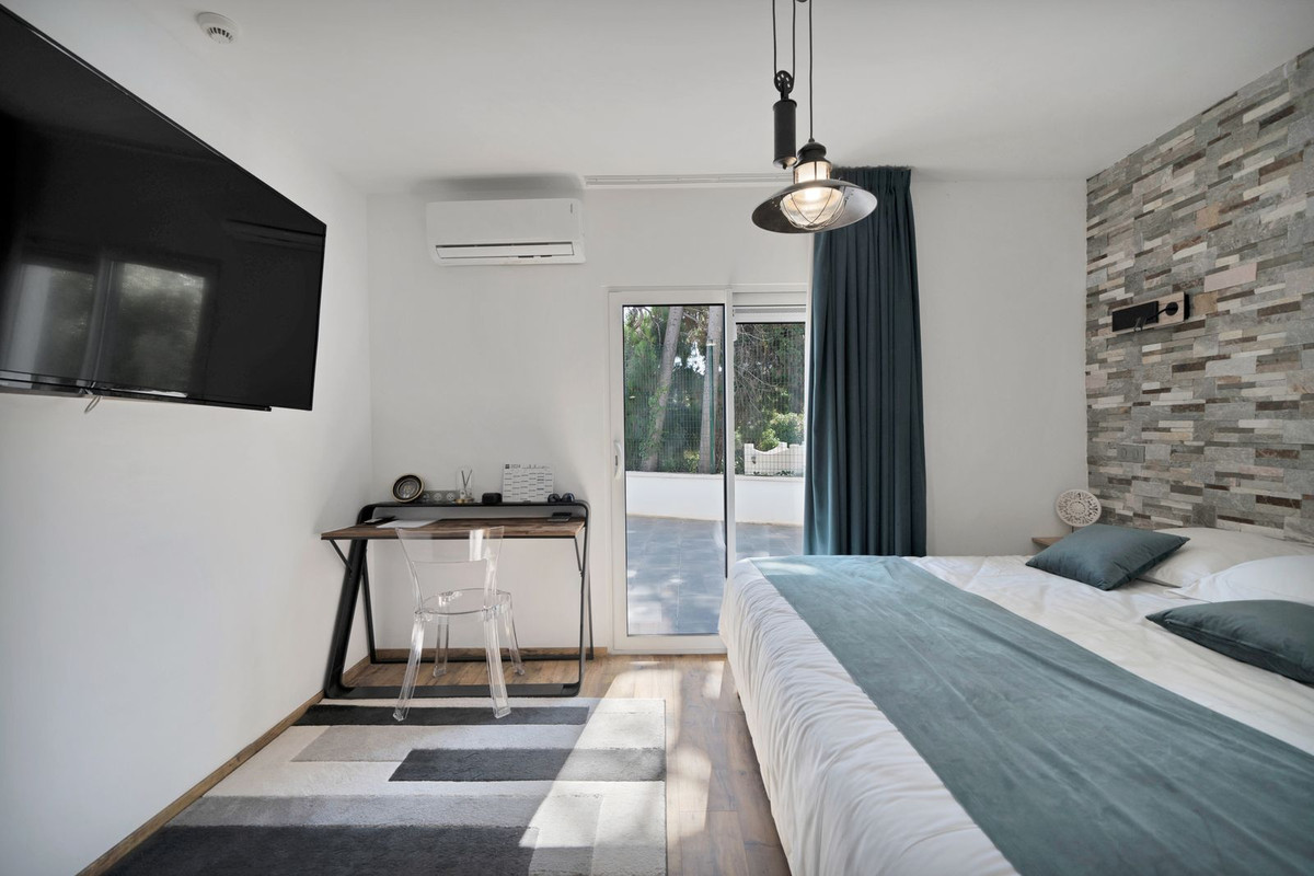 Se vende Villa - Chalet de 16 dormitorios en Costa Del Sol, Málaga, España