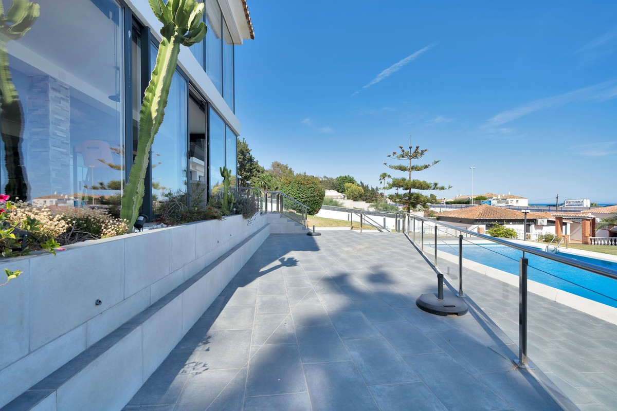 Se vende Villa - Chalet de 16 dormitorios en Costa Del Sol, Málaga, España
