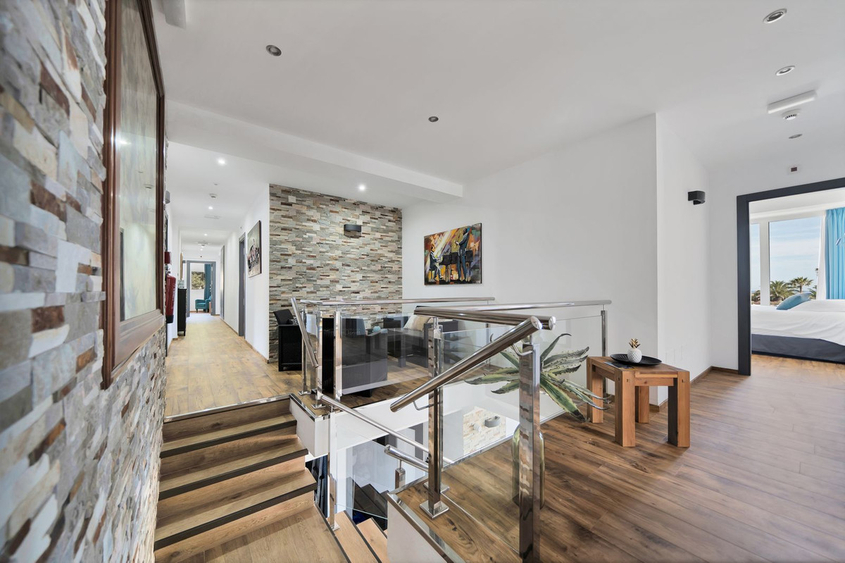 Se vende Villa - Chalet de 16 dormitorios en Costa Del Sol, Málaga, España