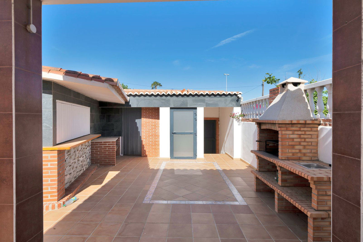 Se vende Villa - Chalet de 16 dormitorios en Costa Del Sol, Málaga, España