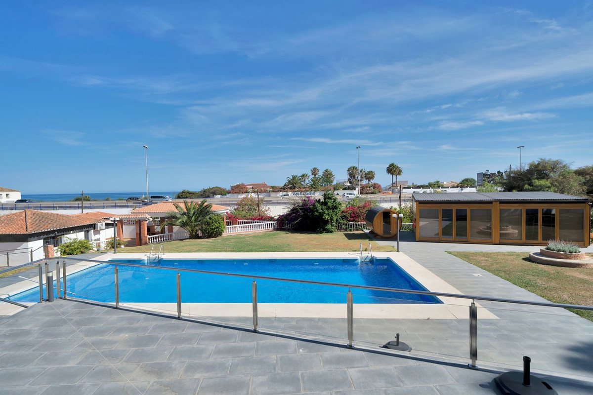 Se vende Villa - Chalet de 16 dormitorios en Costa Del Sol, Málaga, España