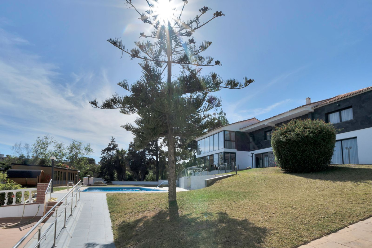 Se vende Villa - Chalet de 16 dormitorios en Costa Del Sol, Málaga, España