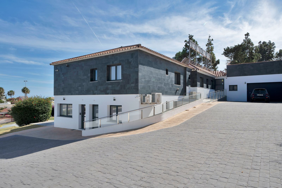 Se vende Villa - Chalet de 16 dormitorios en Costa Del Sol, Málaga, España