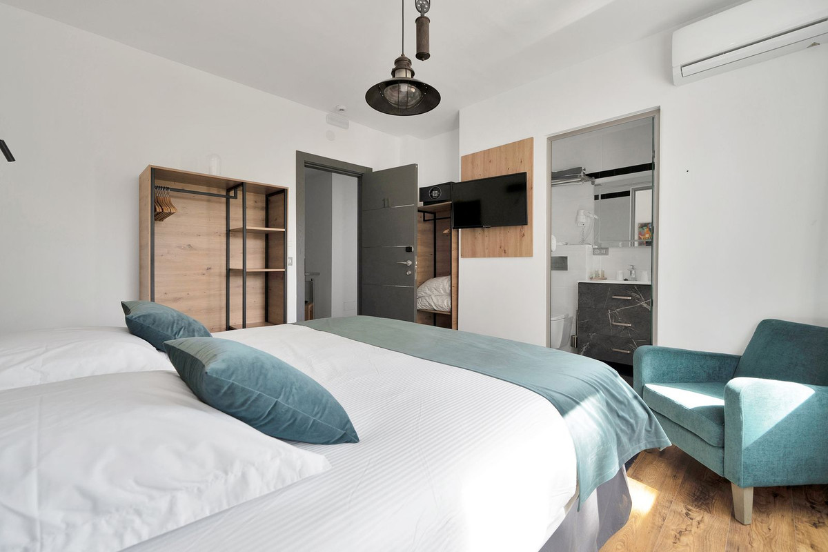 Se vende Villa - Chalet de 16 dormitorios en Costa Del Sol, Málaga, España