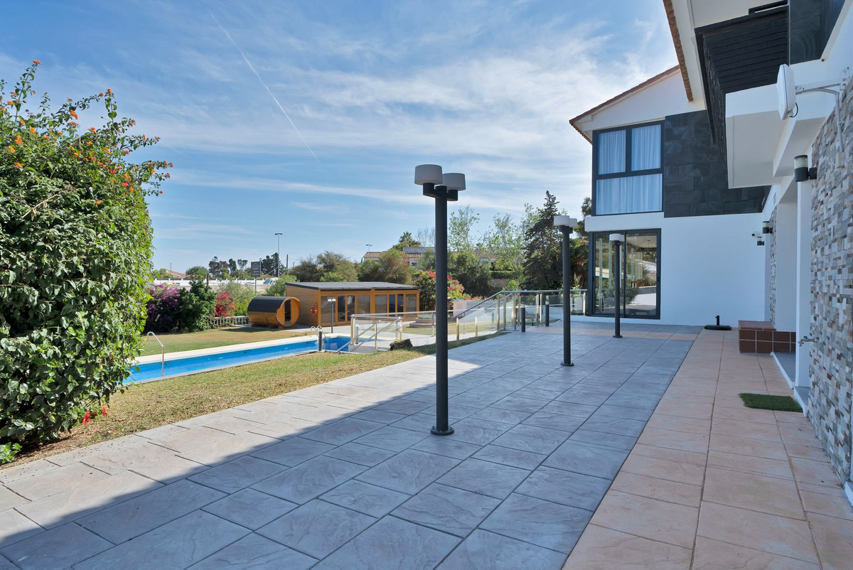 Se vende Villa - Chalet de 16 dormitorios en Costa Del Sol, Málaga, España