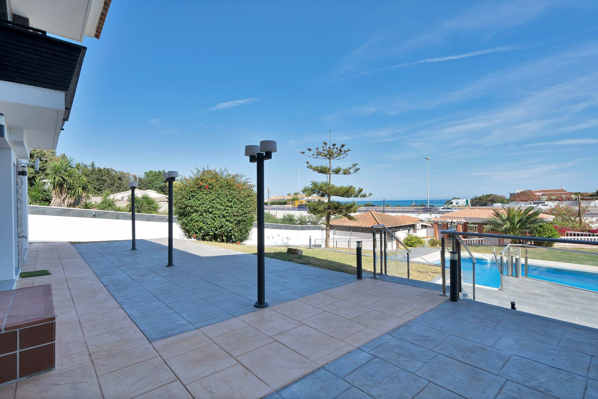 Se vende Villa - Chalet de 16 dormitorios en Costa Del Sol, Málaga, España