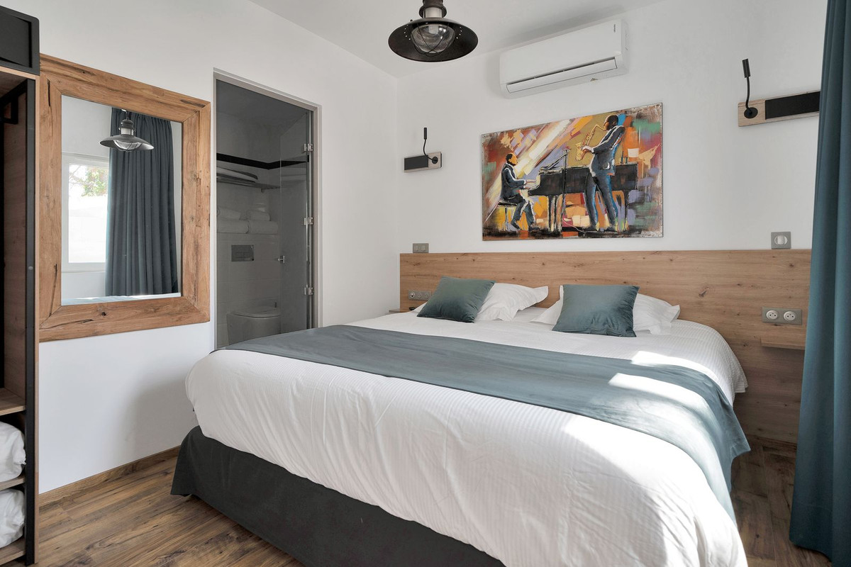 Se vende Villa - Chalet de 16 dormitorios en Costa Del Sol, Málaga, España