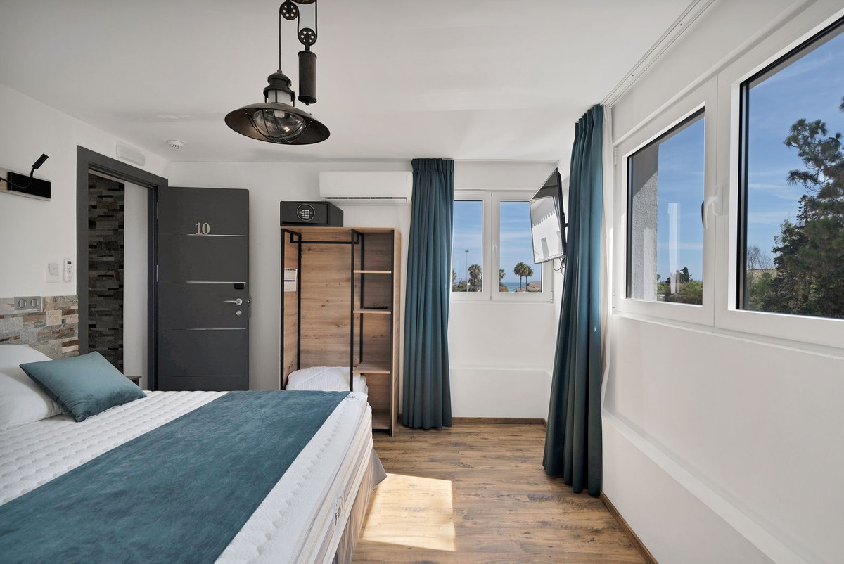 Se vende Villa - Chalet de 16 dormitorios en Costa Del Sol, Málaga, España