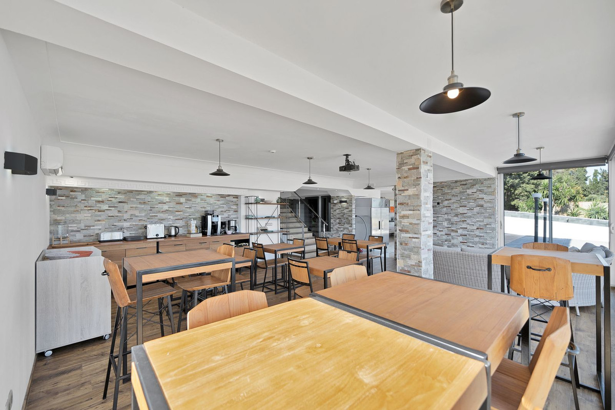 Se vende Villa - Chalet de 16 dormitorios en Costa Del Sol, Málaga, España