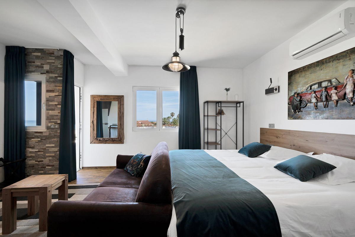 Se vende Villa - Chalet de 16 dormitorios en Costa Del Sol, Málaga, España