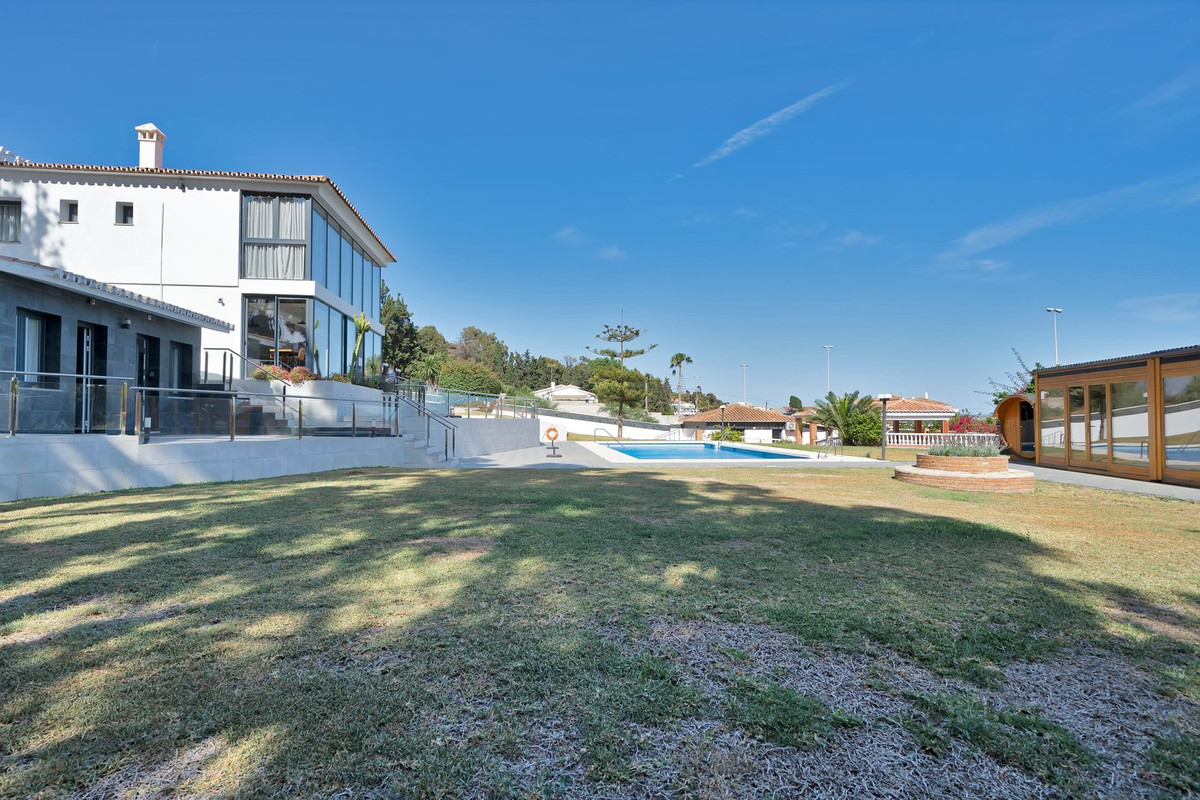 Se vende Villa - Chalet de 16 dormitorios en Costa Del Sol, Málaga, España