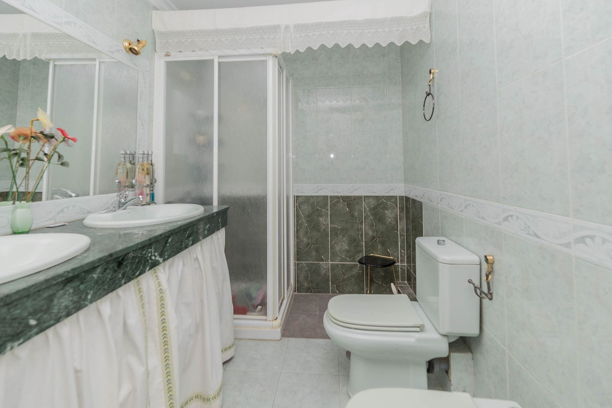 Se vende Apartamento en Planta Última de 2 dormitorios en Costa Del Sol, Málaga, España