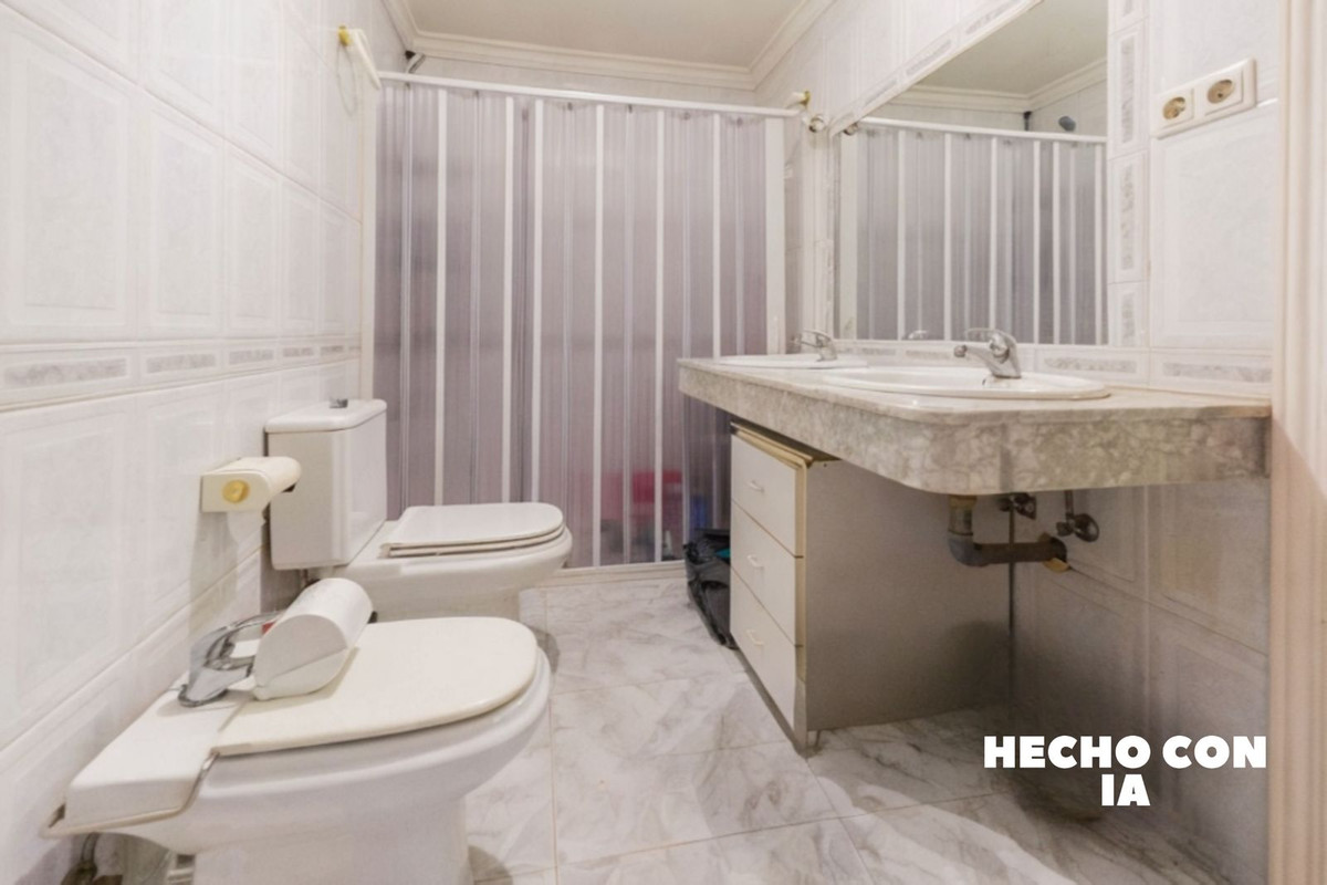 Se vende Apartamento en Planta Última de 2 dormitorios en Costa Del Sol, Málaga, España