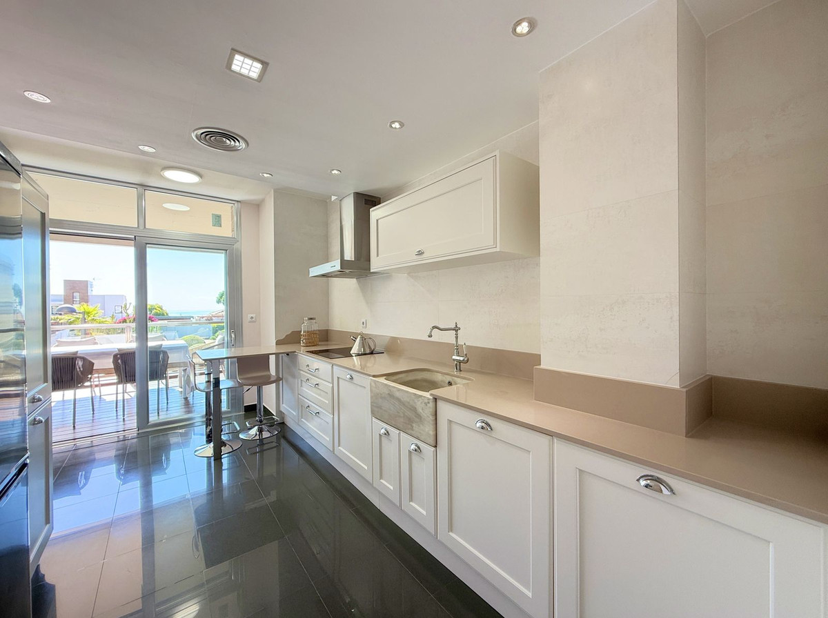 3 Bed Apartment for sale in La Duquesa Costa Del Sol, Málaga, Spain