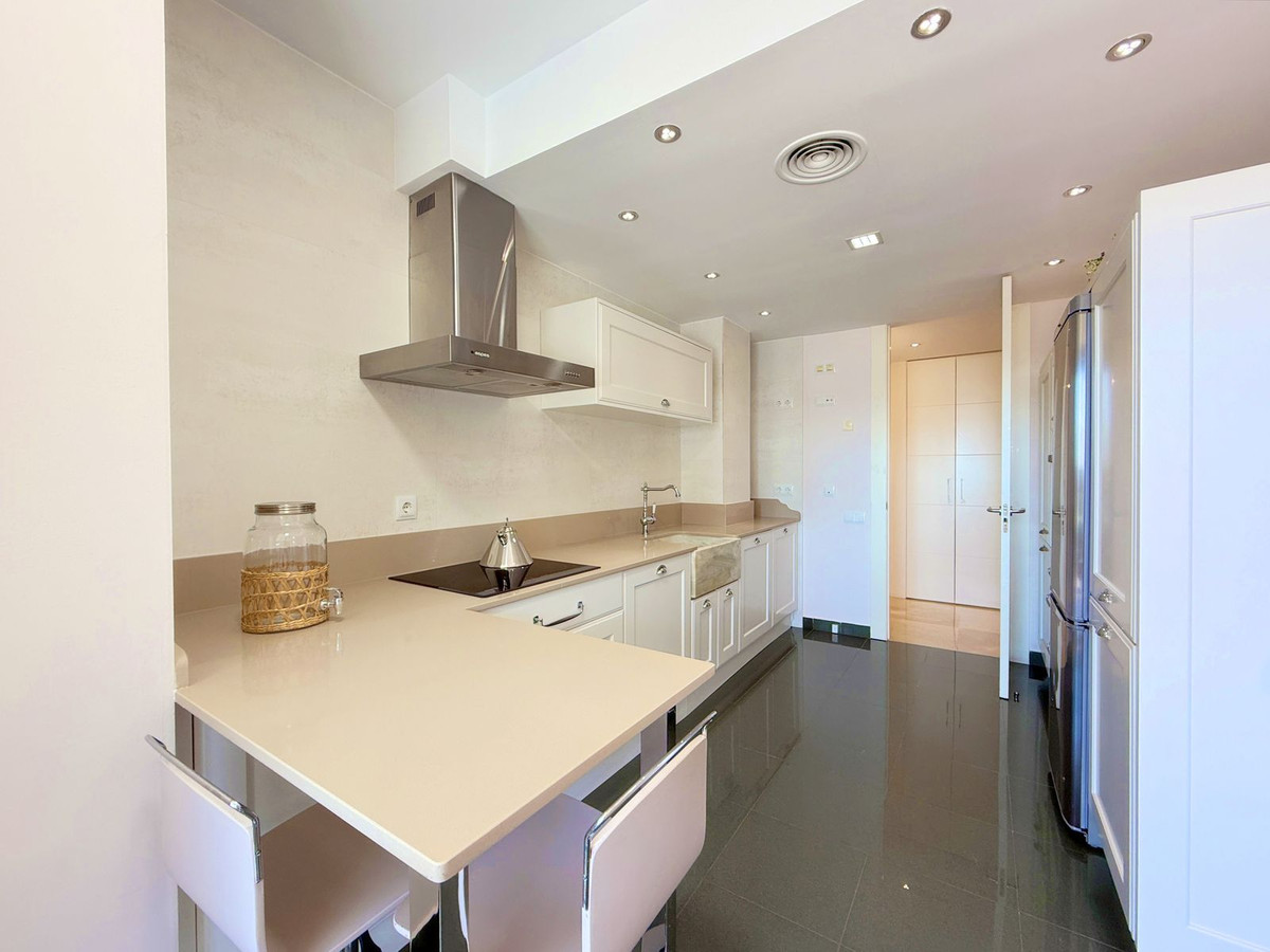 3 Bed Apartment for sale in La Duquesa Costa Del Sol, Málaga, Spain