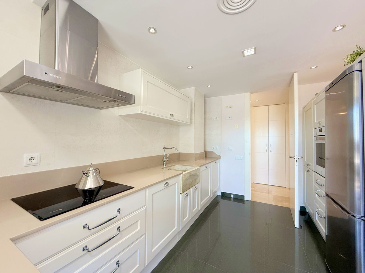 3 Bed Apartment for sale in La Duquesa Costa Del Sol, Málaga, Spain