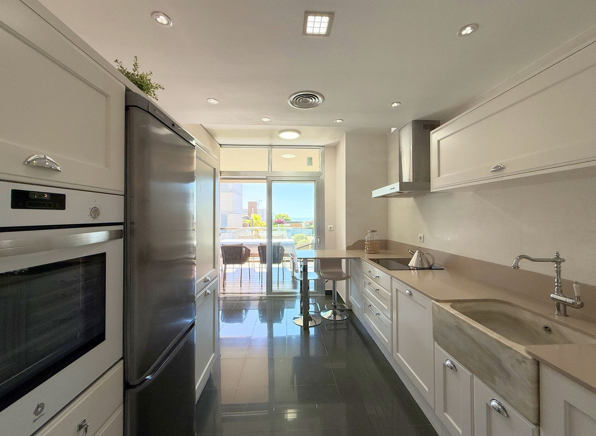 3 Bed Apartment for sale in La Duquesa Costa Del Sol, Málaga, Spain
