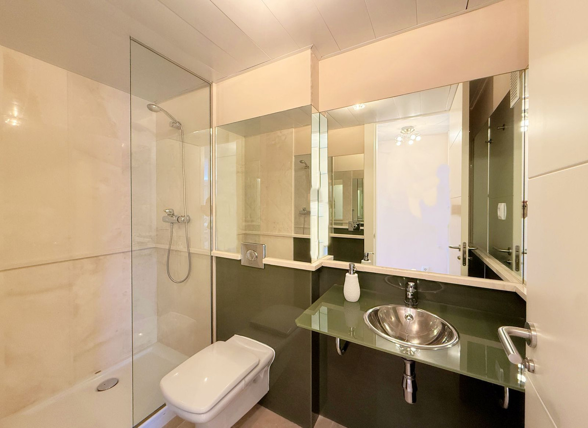 3 Bed Apartment for sale in La Duquesa Costa Del Sol, Málaga, Spain