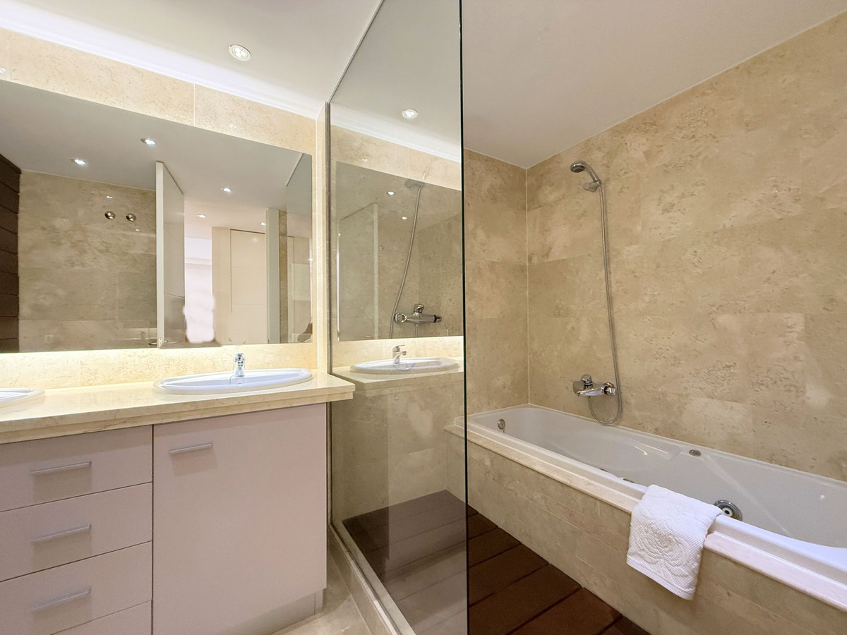 3 Bed Apartment for sale in La Duquesa Costa Del Sol, Málaga, Spain