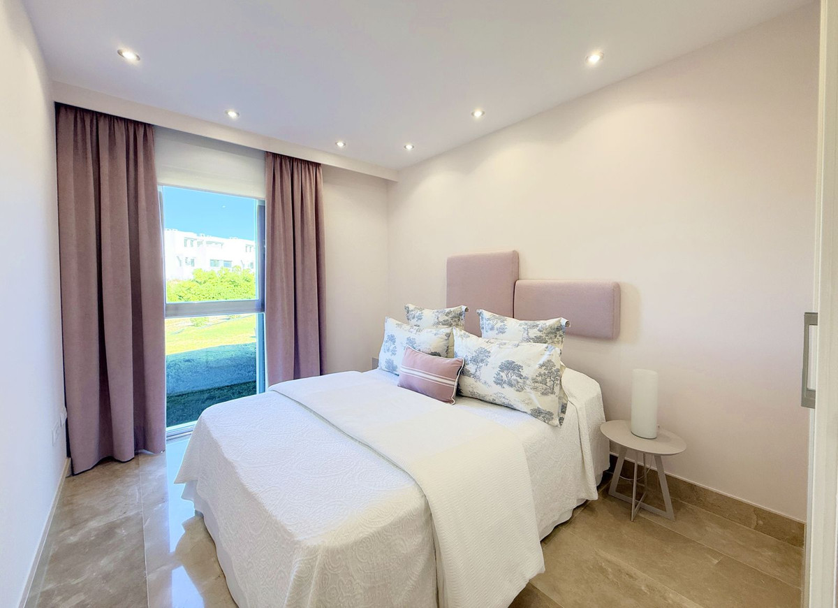 3 Bed Apartment for sale in La Duquesa Costa Del Sol, Málaga, Spain