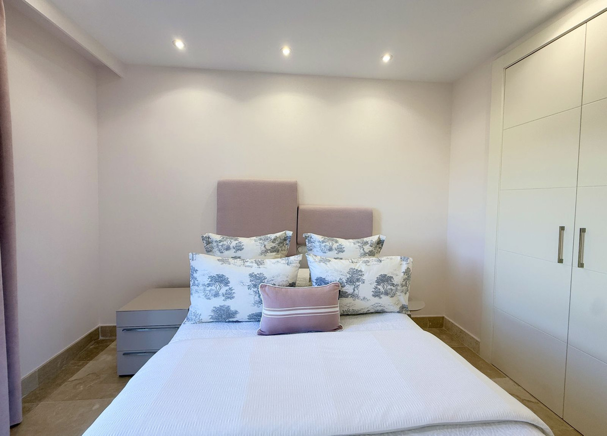 3 Bed Apartment for sale in La Duquesa Costa Del Sol, Málaga, Spain
