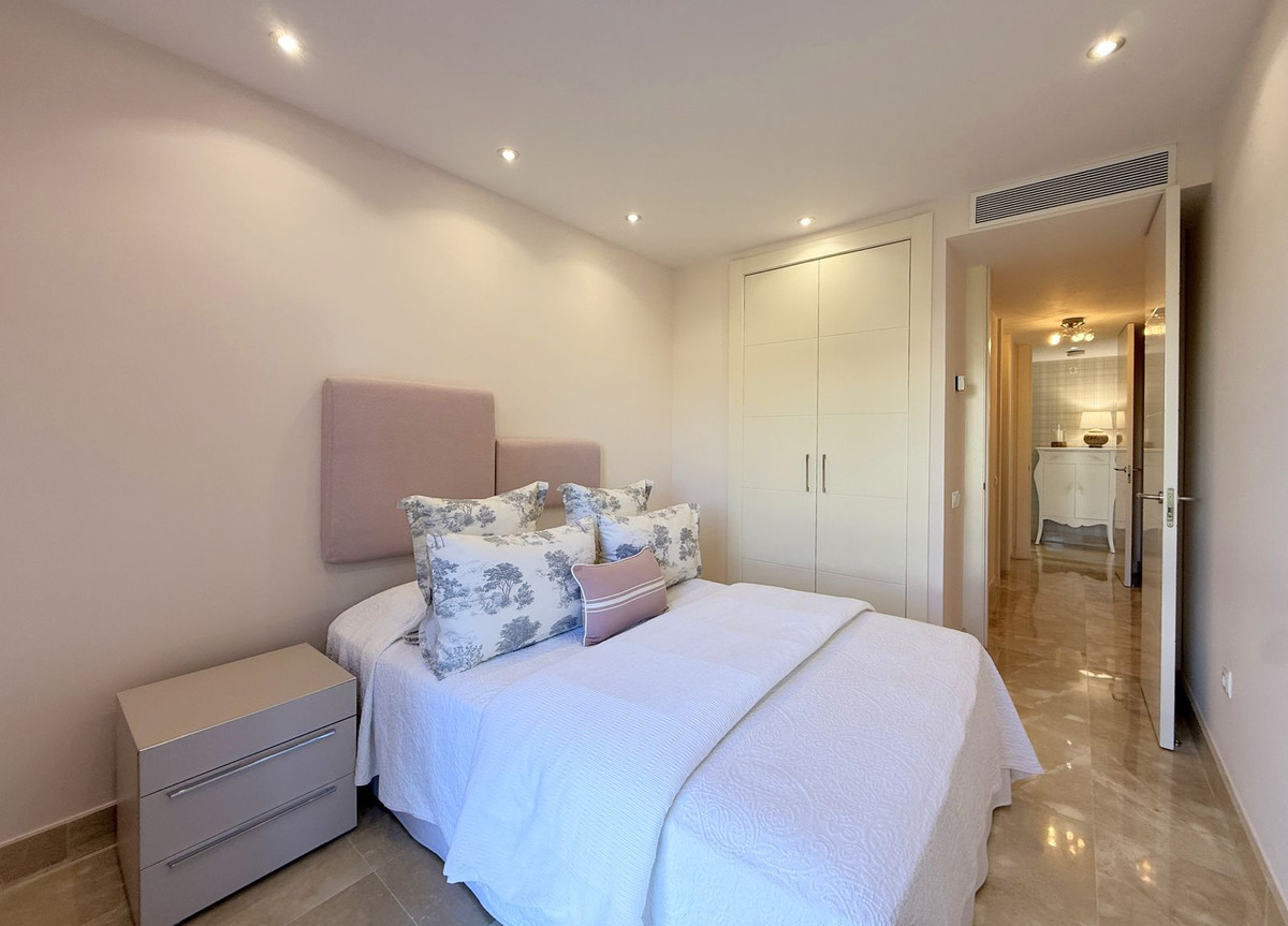3 Bed Apartment for sale in La Duquesa Costa Del Sol, Málaga, Spain