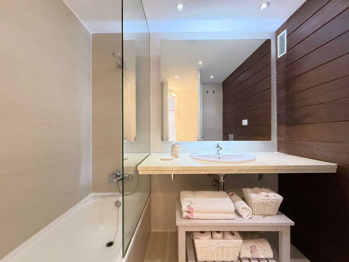 3 Bed Apartment for sale in La Duquesa Costa Del Sol, Málaga, Spain