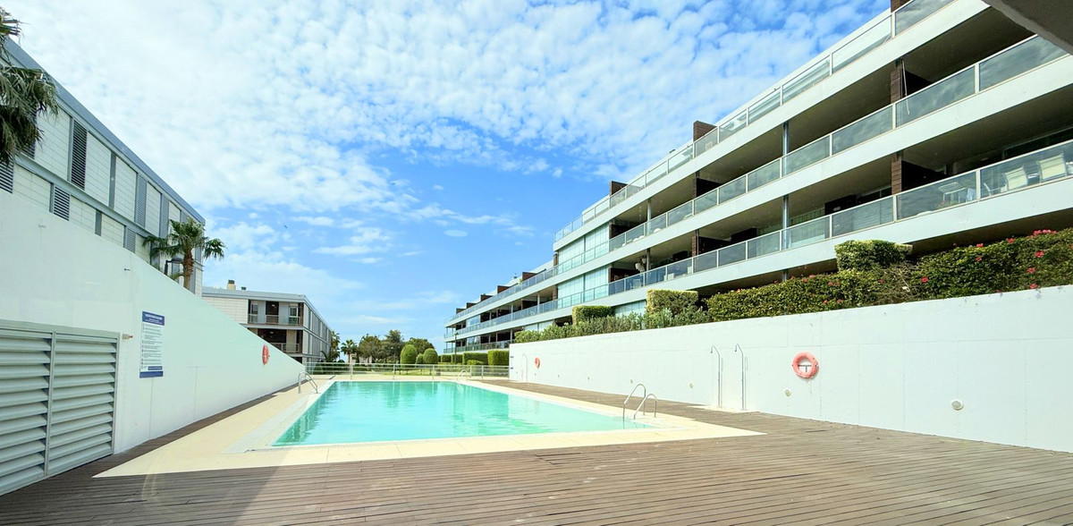 3 Bed Apartment for sale in La Duquesa Costa Del Sol, Málaga, Spain