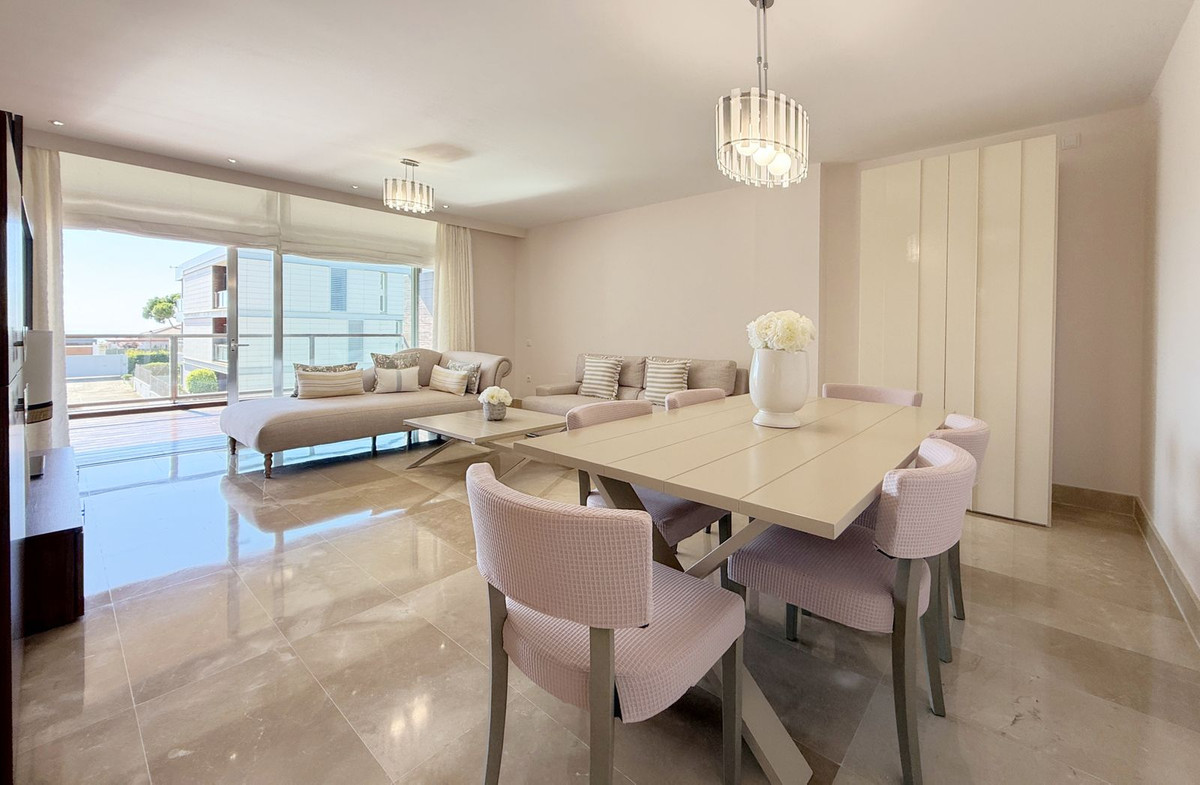 3 Bed Apartment for sale in La Duquesa Costa Del Sol, Málaga, Spain