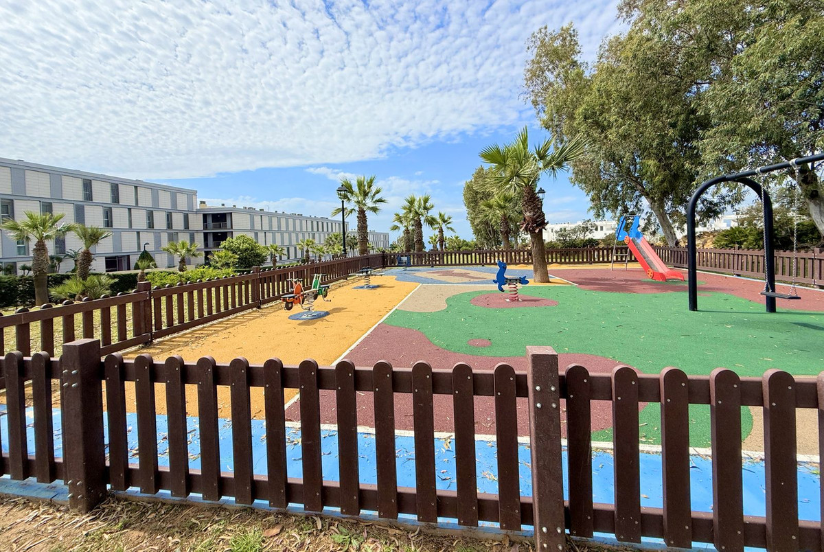 3 Bed Apartment for sale in La Duquesa Costa Del Sol, Málaga, Spain