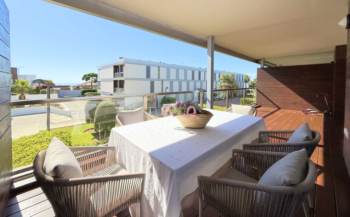 3 Bed Apartment for sale in La Duquesa Costa Del Sol, Málaga, Spain
