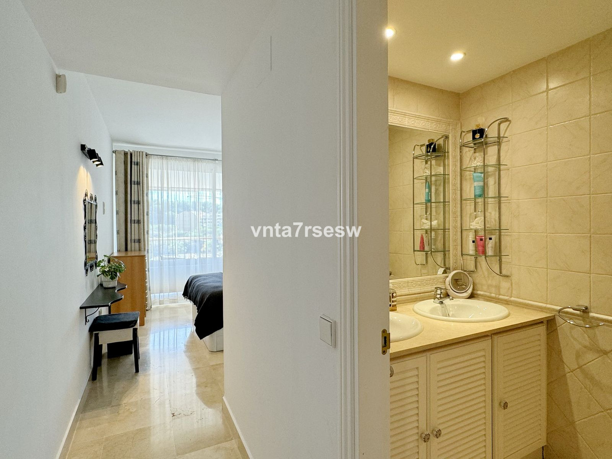 Se vende Apartamento Planta Media de 2 dormitorios en Costa Del Sol, Málaga, España