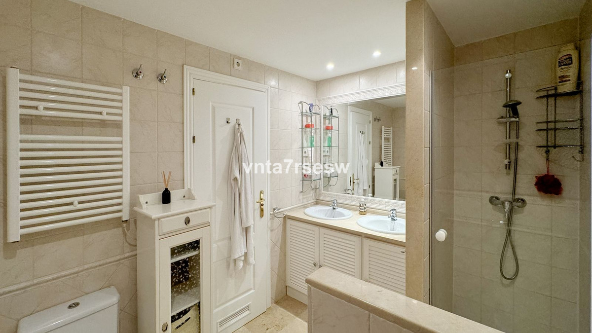 Se vende Apartamento Planta Media de 2 dormitorios en Costa Del Sol, Málaga, España