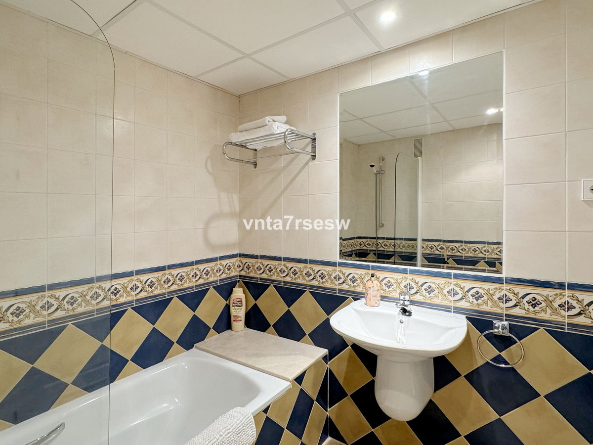 Se vende Apartamento Planta Media de 2 dormitorios en Costa Del Sol, Málaga, España