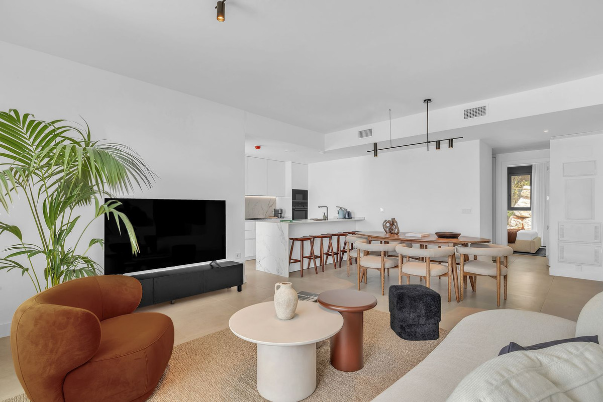 3 Bed Apartment for sale in Fuengirola Costa Del Sol, Málaga, Spain