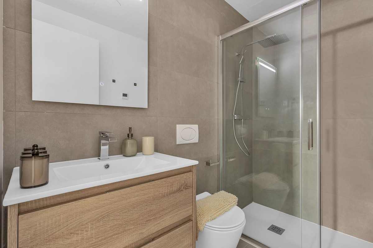 3 Bed Apartment for sale in Fuengirola Costa Del Sol, Málaga, Spain