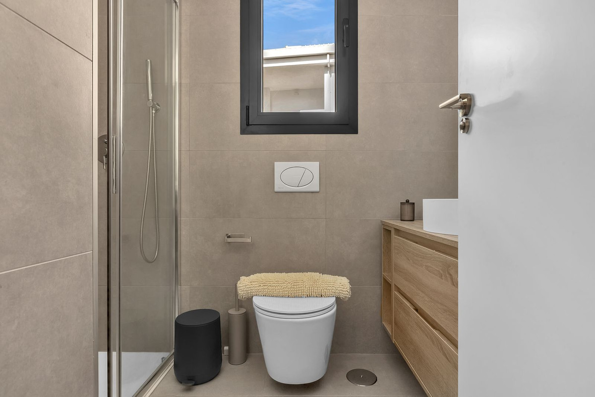 3 Bed Apartment for sale in Fuengirola Costa Del Sol, Málaga, Spain