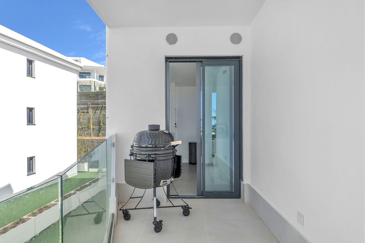 3 Bed Apartment for sale in Fuengirola Costa Del Sol, Málaga, Spain